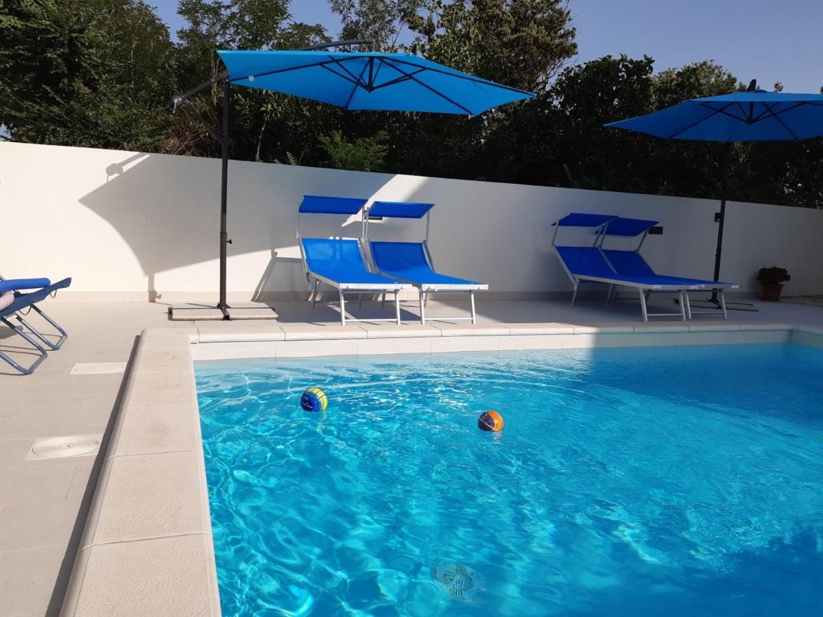 Villa Bianca - Apartment With Private Pool Privlaka  Buitenkant foto
